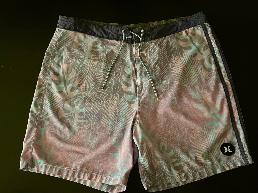 HURLEY Phantom Gray/Pink Floral Boardshorts sz 36